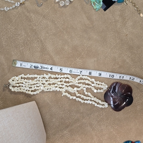 Mother of pearl large round carved Flower Pendant. - Picture 5 of 8